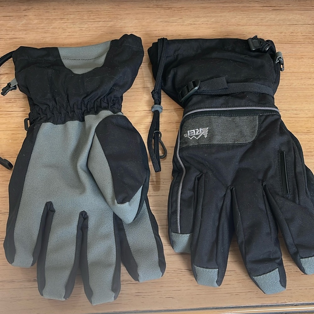 REI Vintage Snow Gloves: New Without Tags (Final Price Drop)